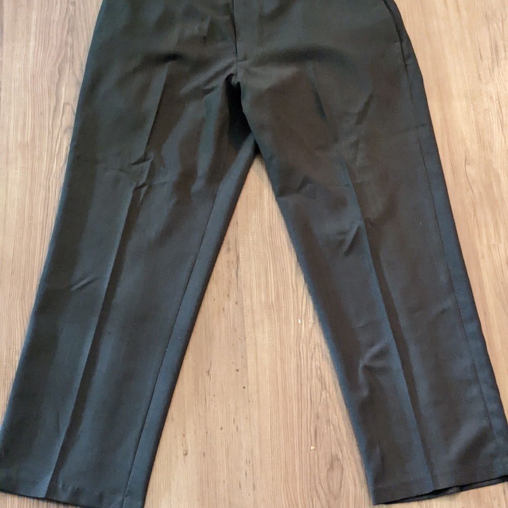 Men's Haggar slacks 36 x 29 Chocolate color